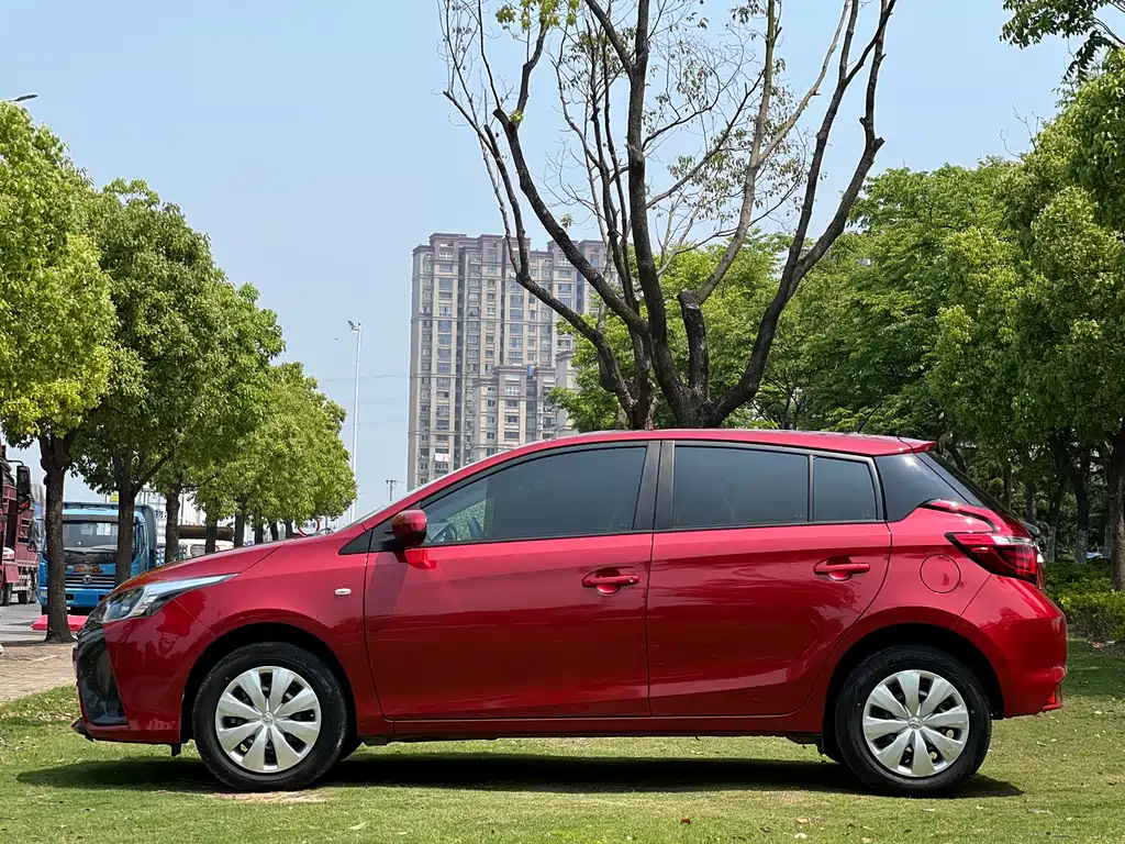Toyota Yaris L 2021 — фото 19