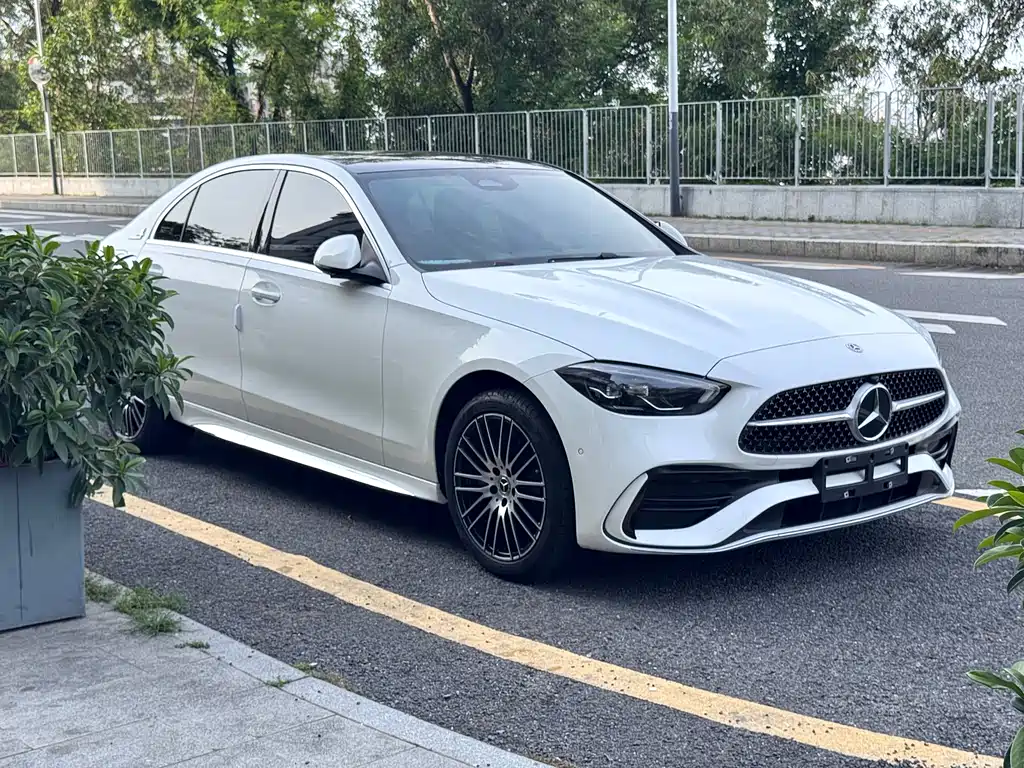 Mercedes-Benz C-Class 2025 — фото 3