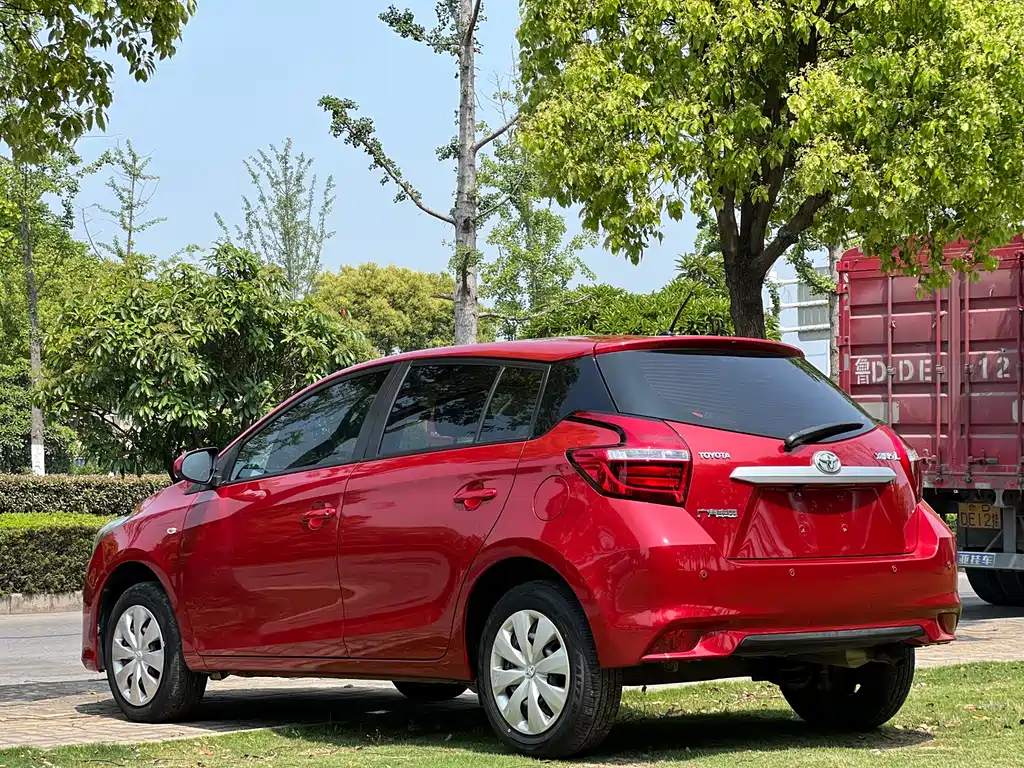 Toyota Yaris L 2021 — фото 9
