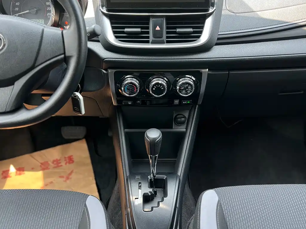 Toyota Yaris L 2021 — фото 13