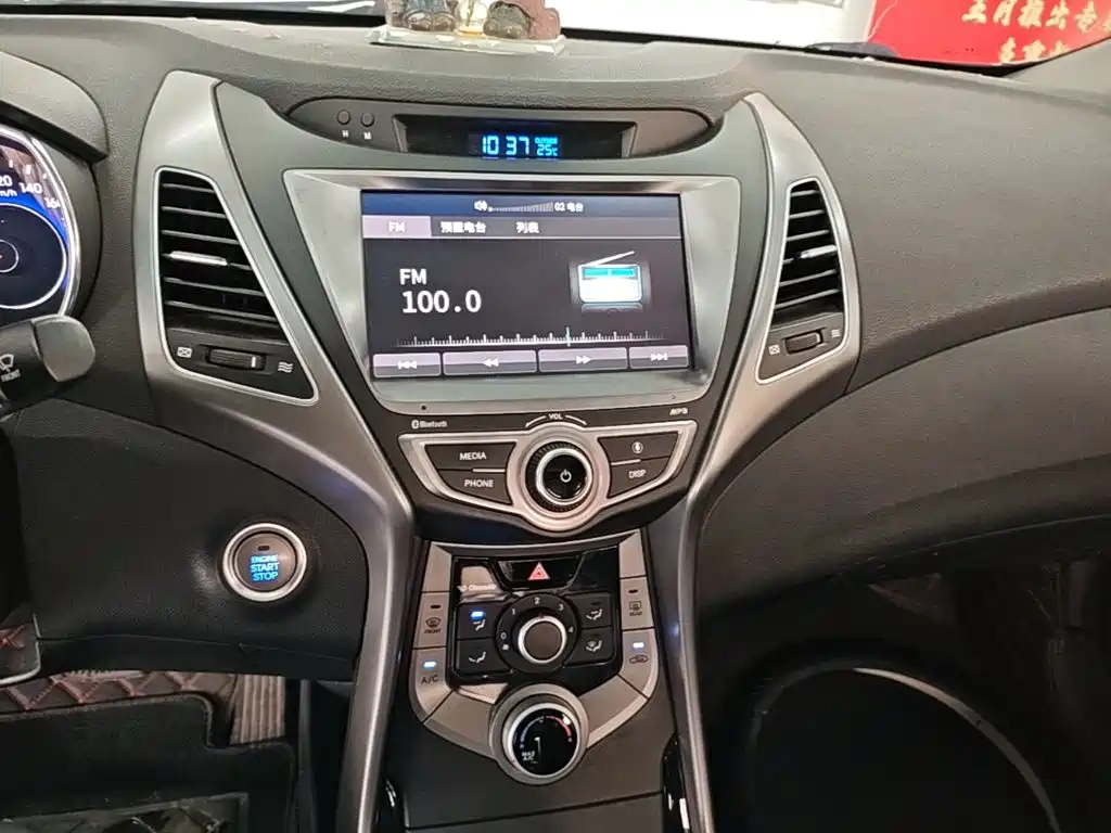 Hyundai Elantra 2017 — фото 13