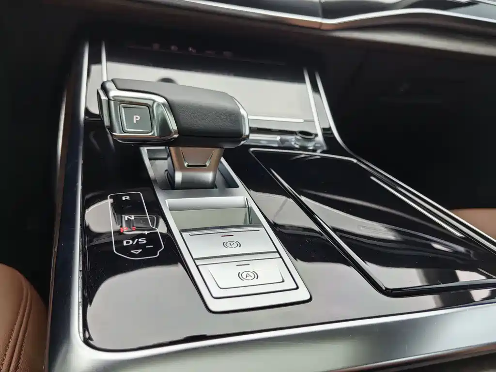 Audi Q7 2024 — фото 29