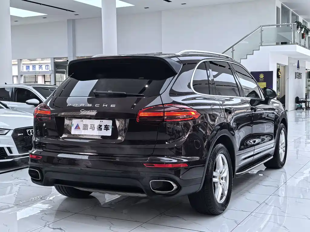 Porsche Cayenne 2017 — фото 13