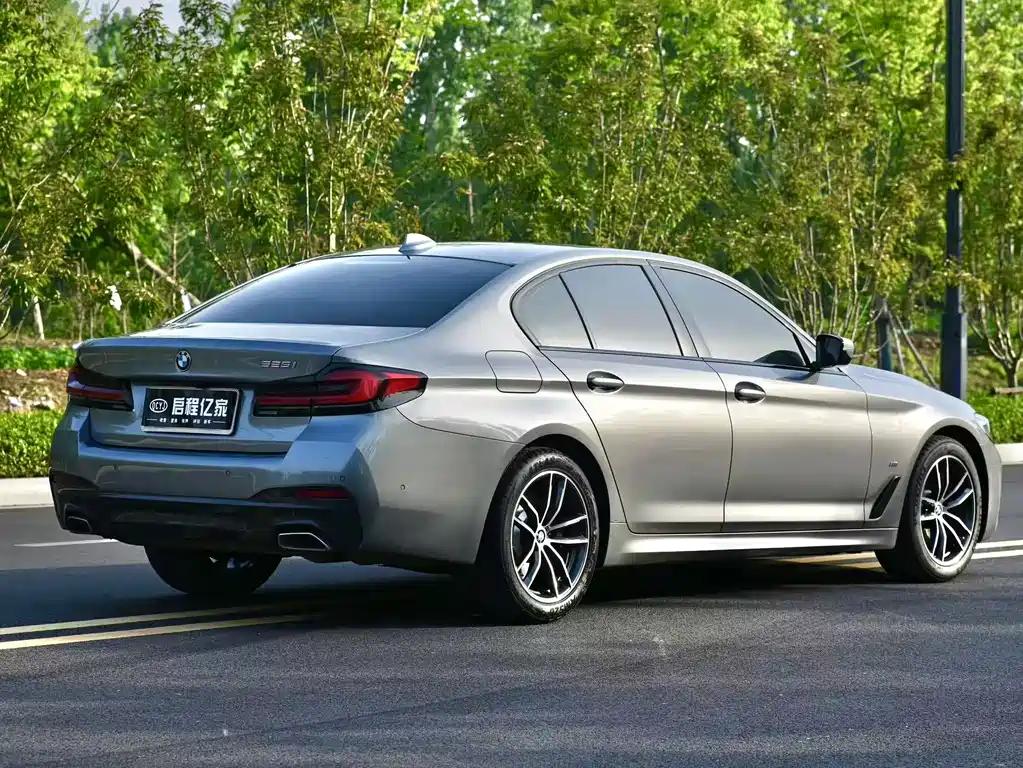 BMW 5 Series 2023 — фото 16