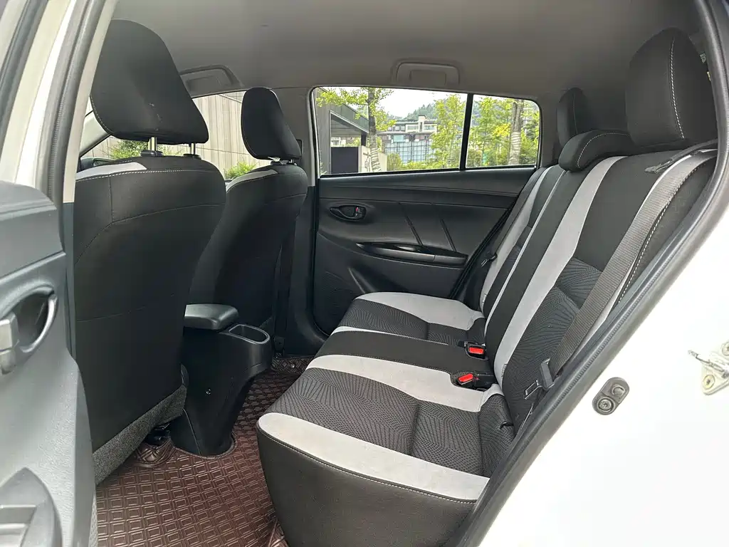 Toyota Yaris L 2021 — фото 11