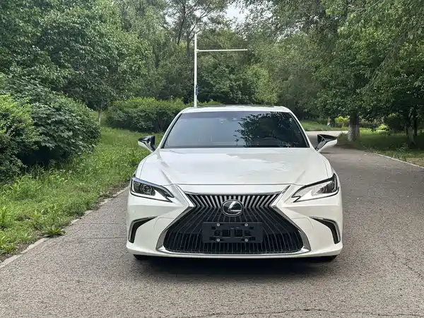 Lexus ES 2021