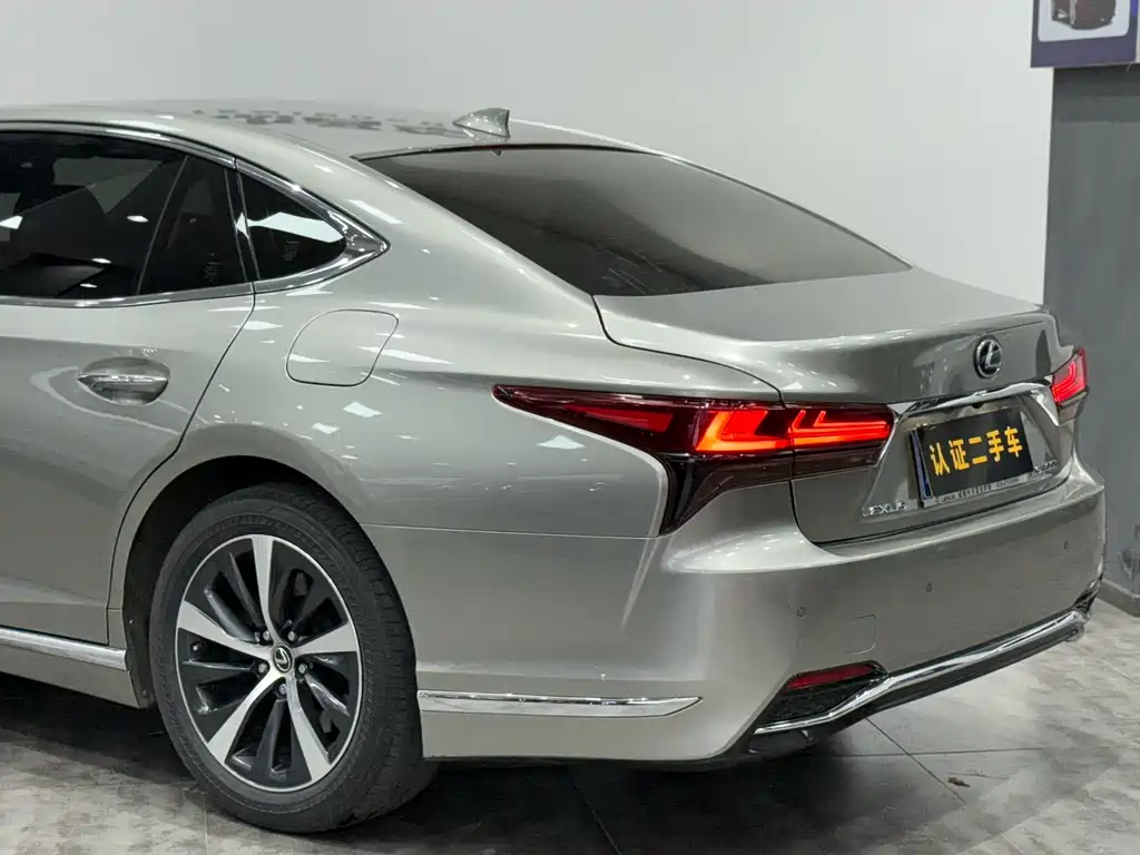 Lexus LS 2022 — фото 14