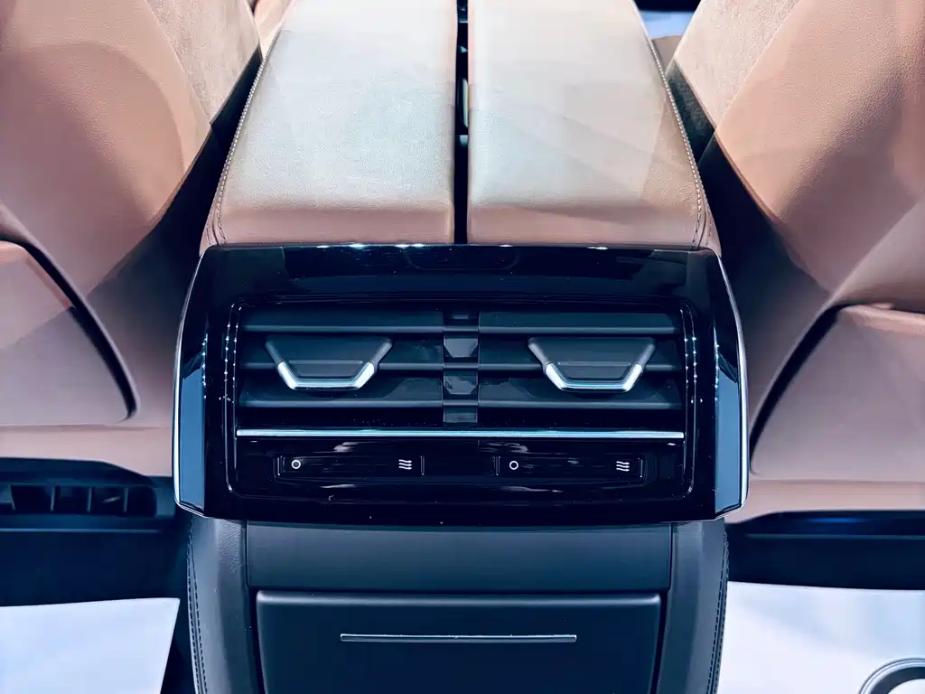Audi A8 2018 — фото 11