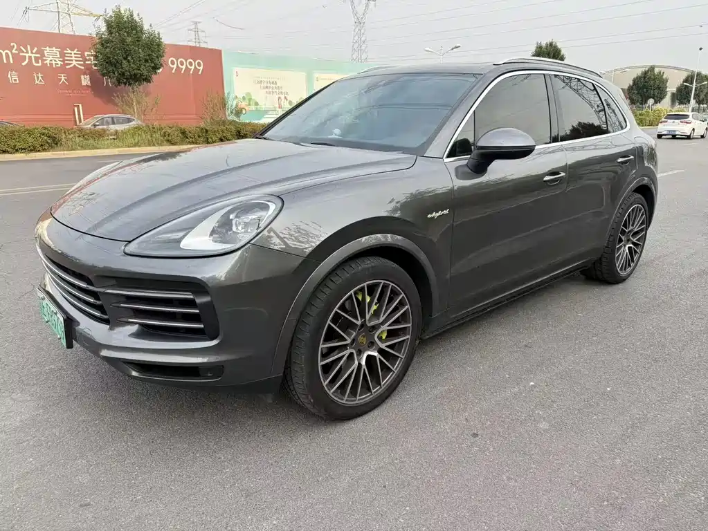 Porsche Cayenne Hybrid 2021 — фото 1