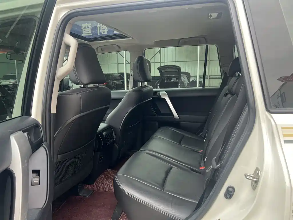 Toyota Prado 2017 — фото 11
