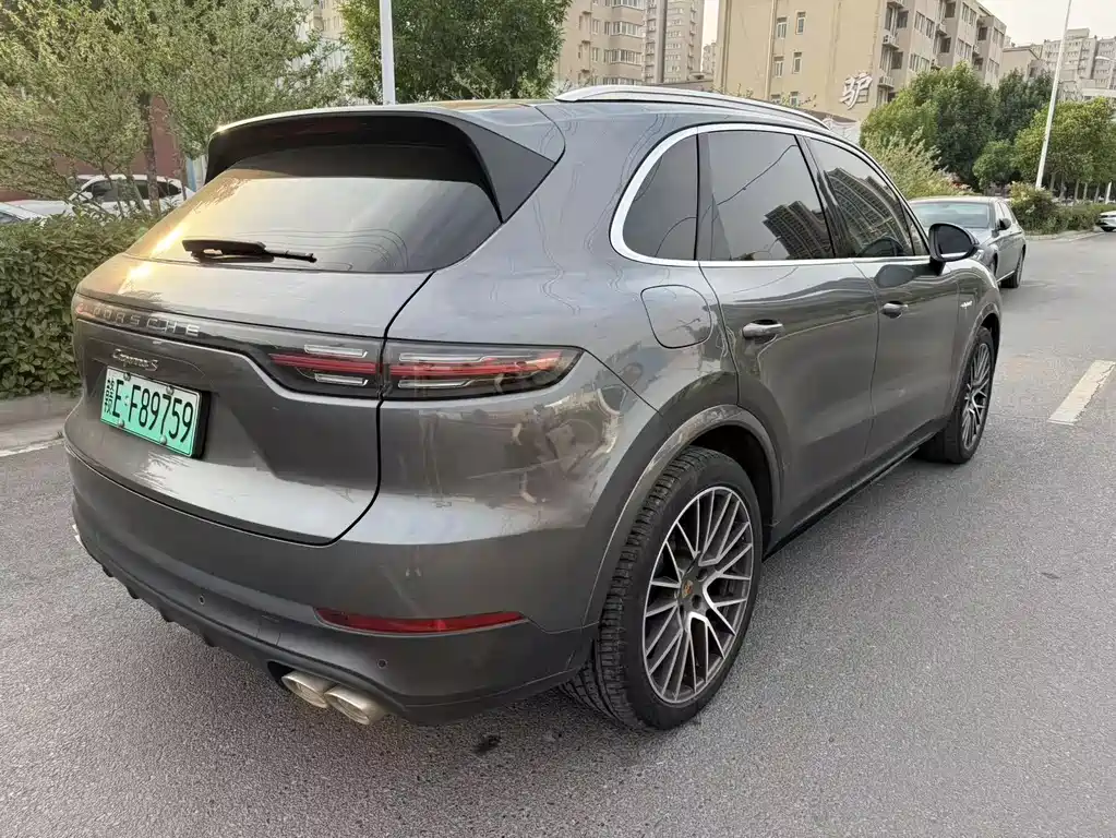 Porsche Cayenne Hybrid 2021 — фото 4
