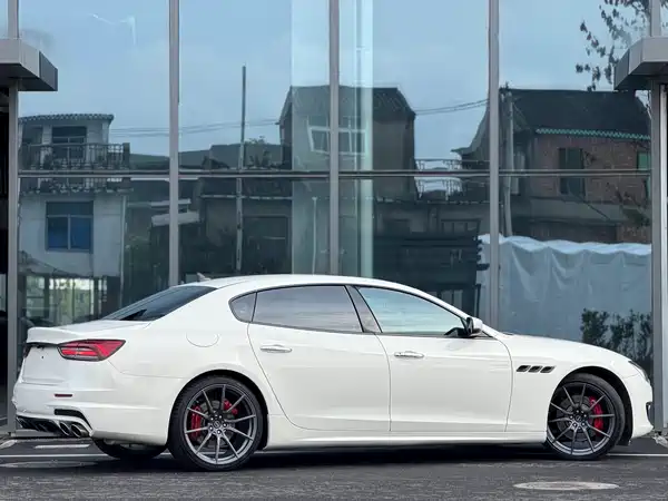 Maserati Quattroporte 2022