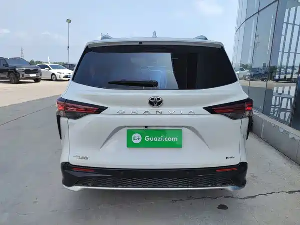 Toyota Granvia 2025