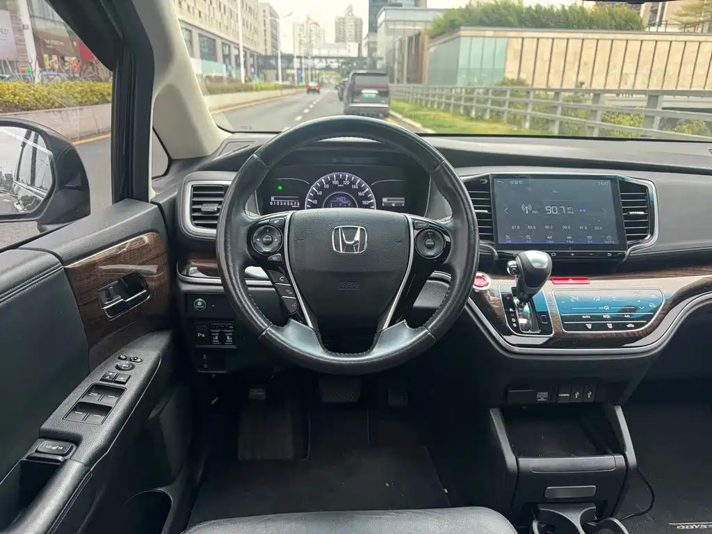 Honda Odyssey 2017 — фото 14