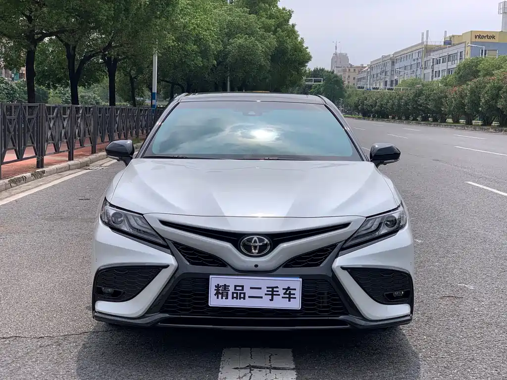 Toyota Camry 2024 — фото 2