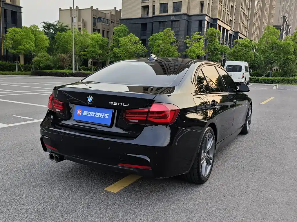 BMW 3 Series 2019 — фото 17