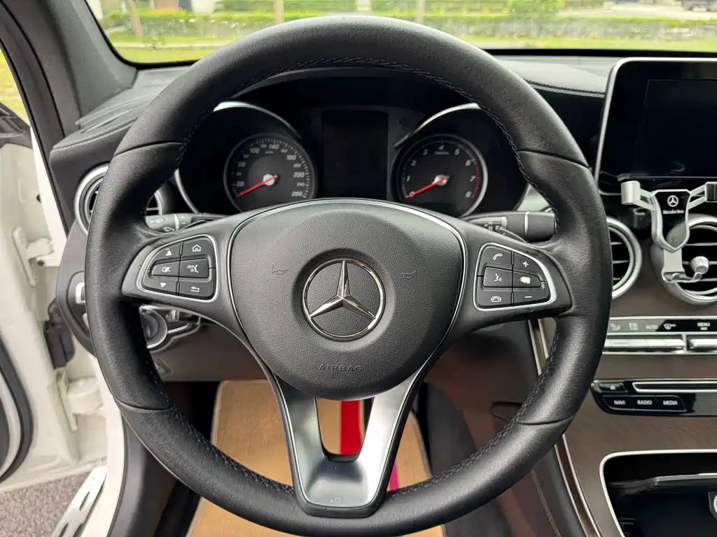 Mercedes-Benz GLC 2017 — фото 17