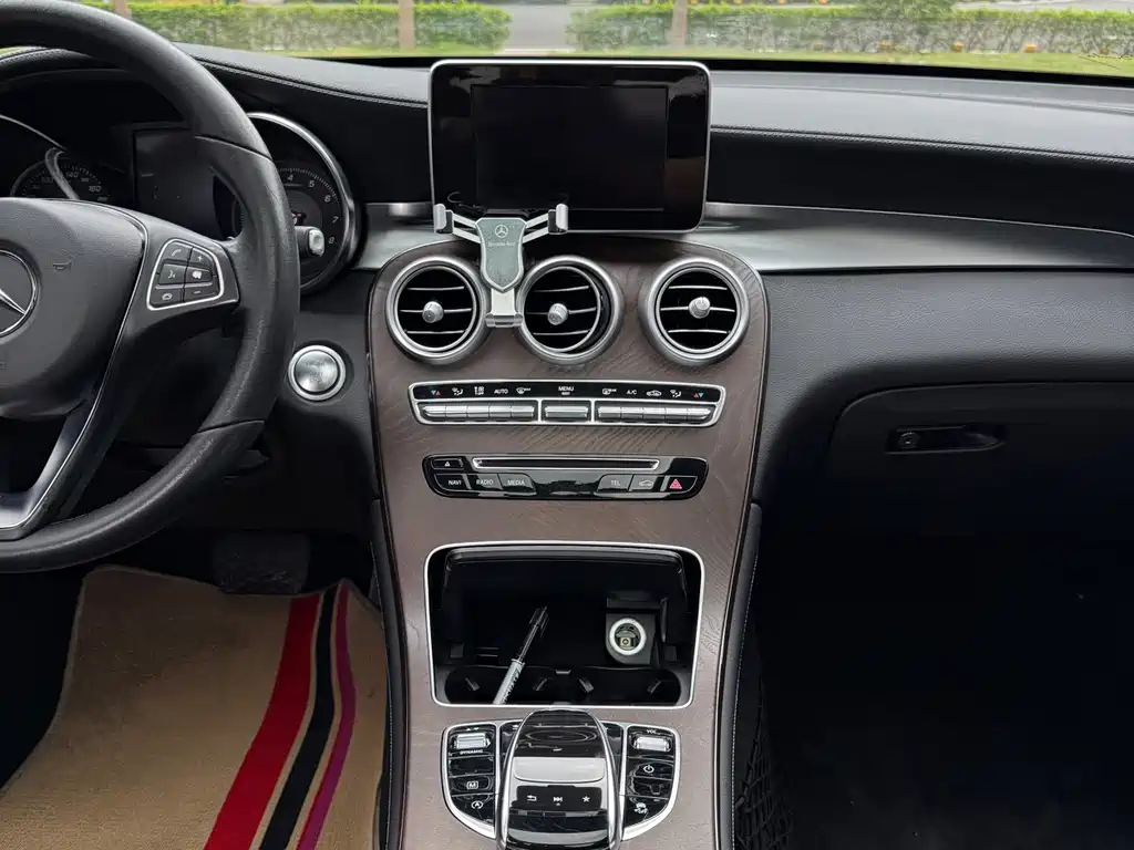 Mercedes-Benz GLC 2017 — фото 19