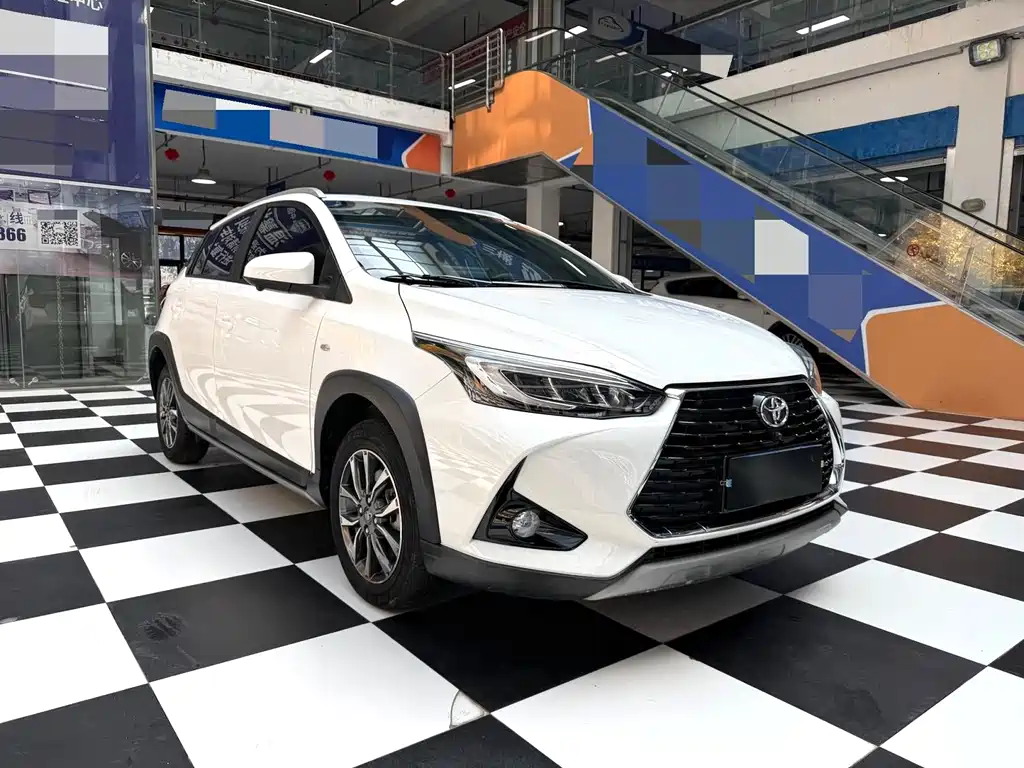 Toyota Yaris L 2022 — фото 3