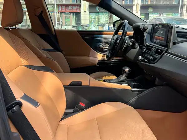 Lexus ES 2022