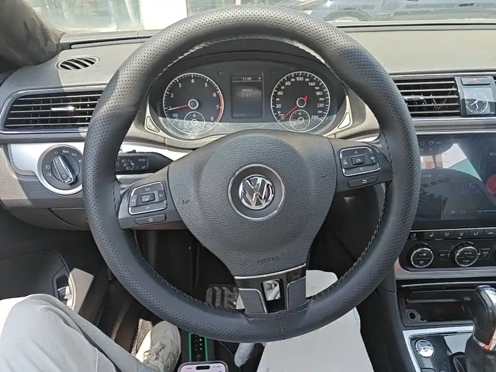 Volkswagen Passat 2014 — фото 11