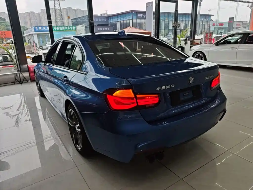 BMW 3 Series 2018 — фото 5