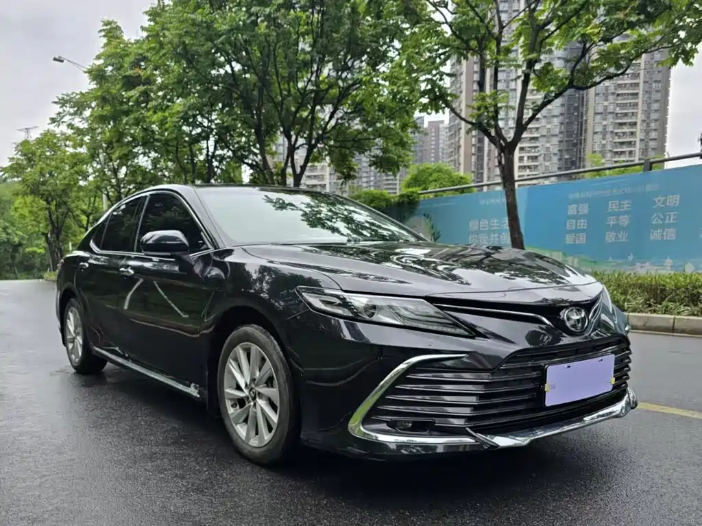 Toyota Camry 2023 — фото 3