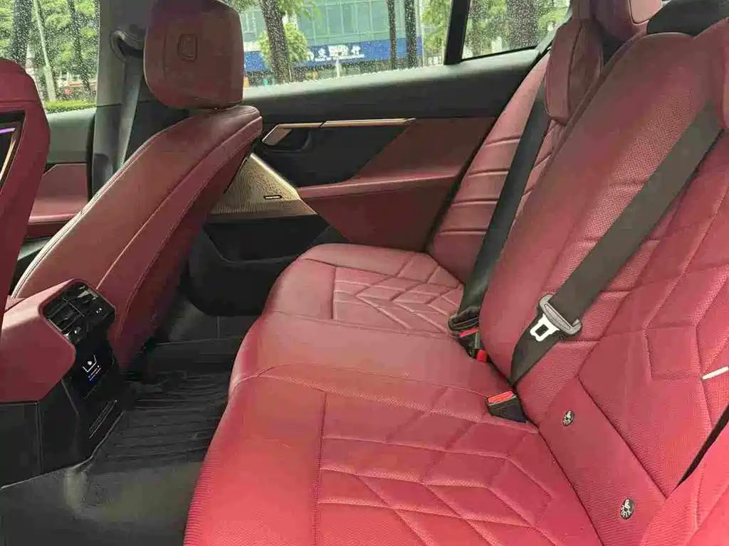 BMW 5 Series 2024 — фото 10