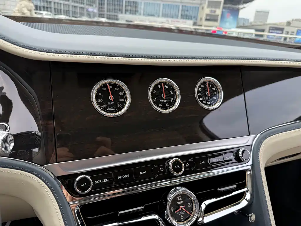 Bentley Flying Spur PHEV 2022 — фото 16