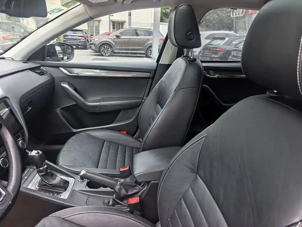Skoda Octavia 2016 — фото 24