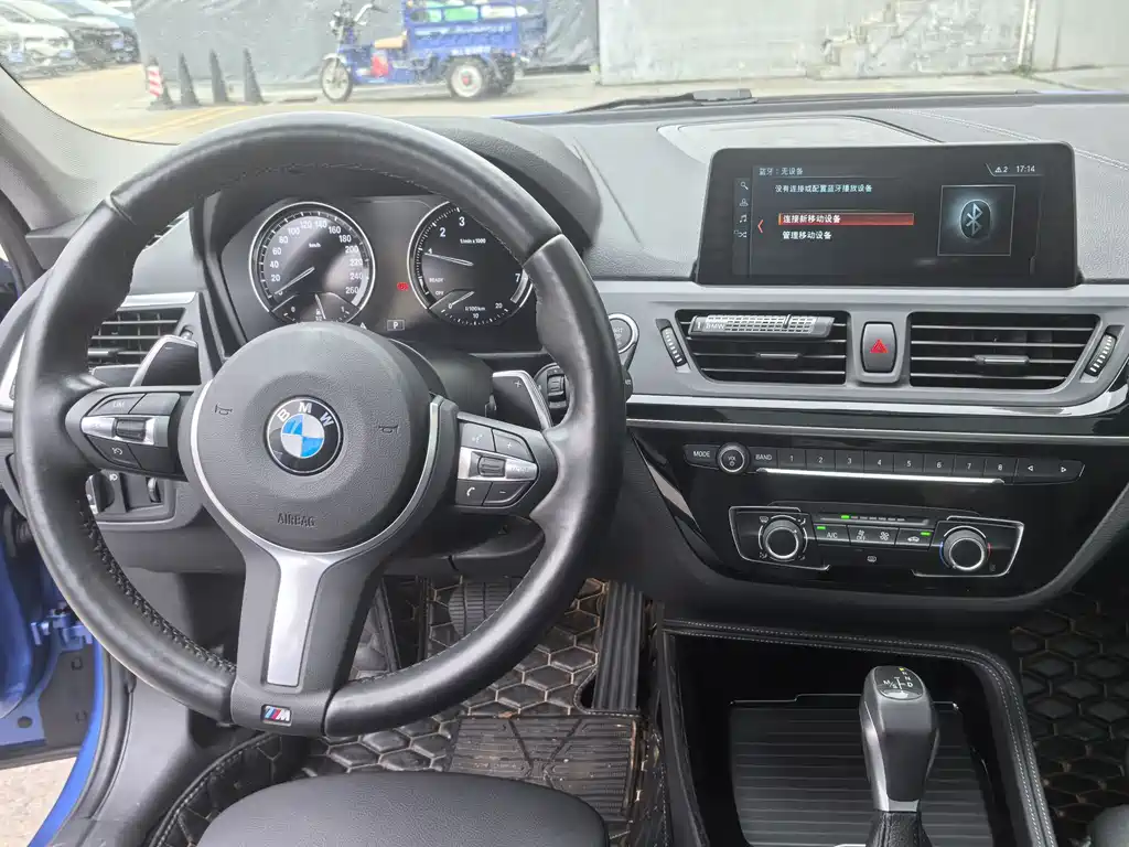 BMW 1 Series 2018 — фото 11