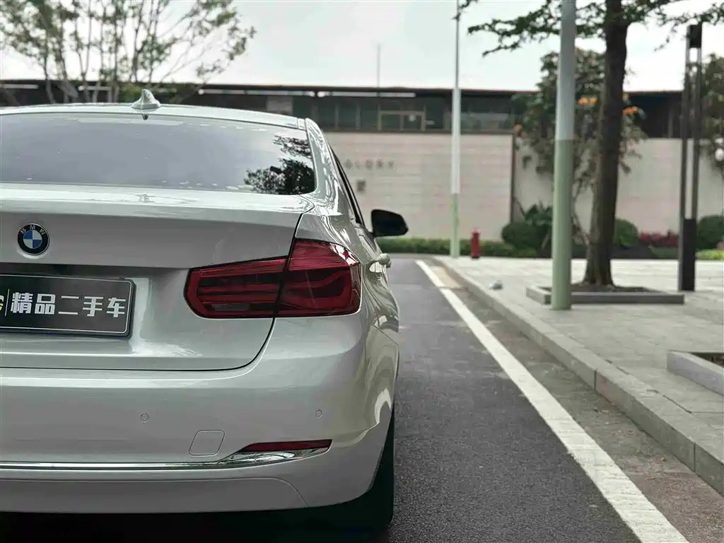 BMW 3 Series 2017 — фото 11