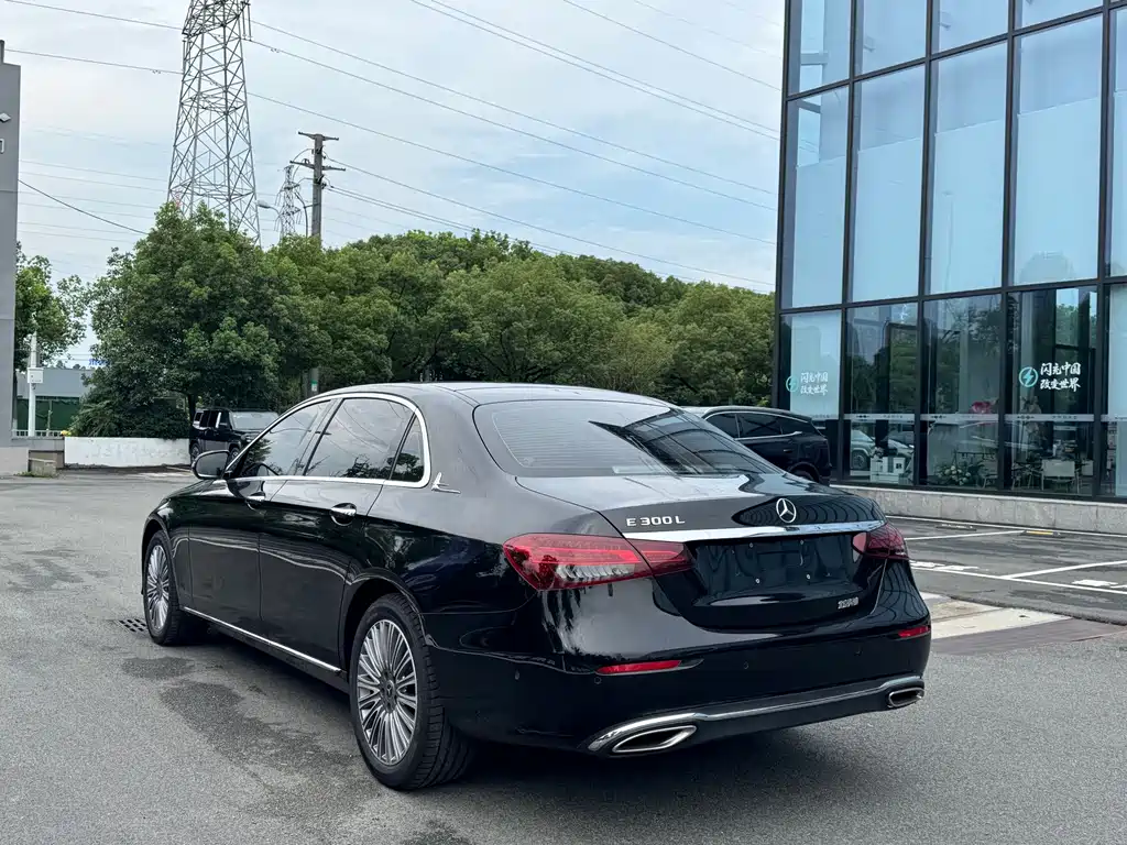Mercedes-Benz E-Class 2023 — фото 19