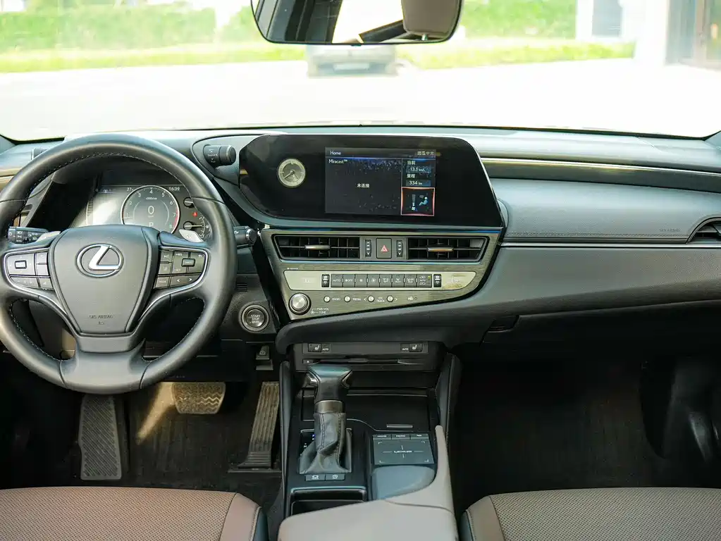 Lexus ES 2022 — фото 16