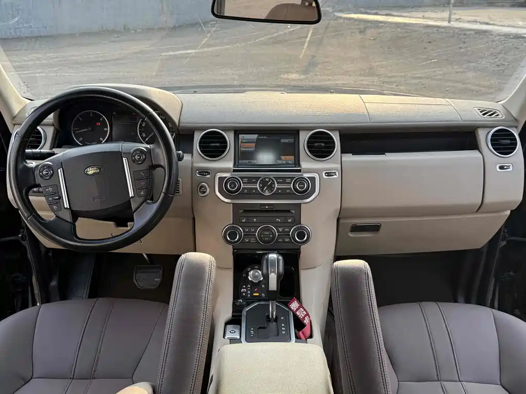 Land Rover Discovery 2010 — фото 13