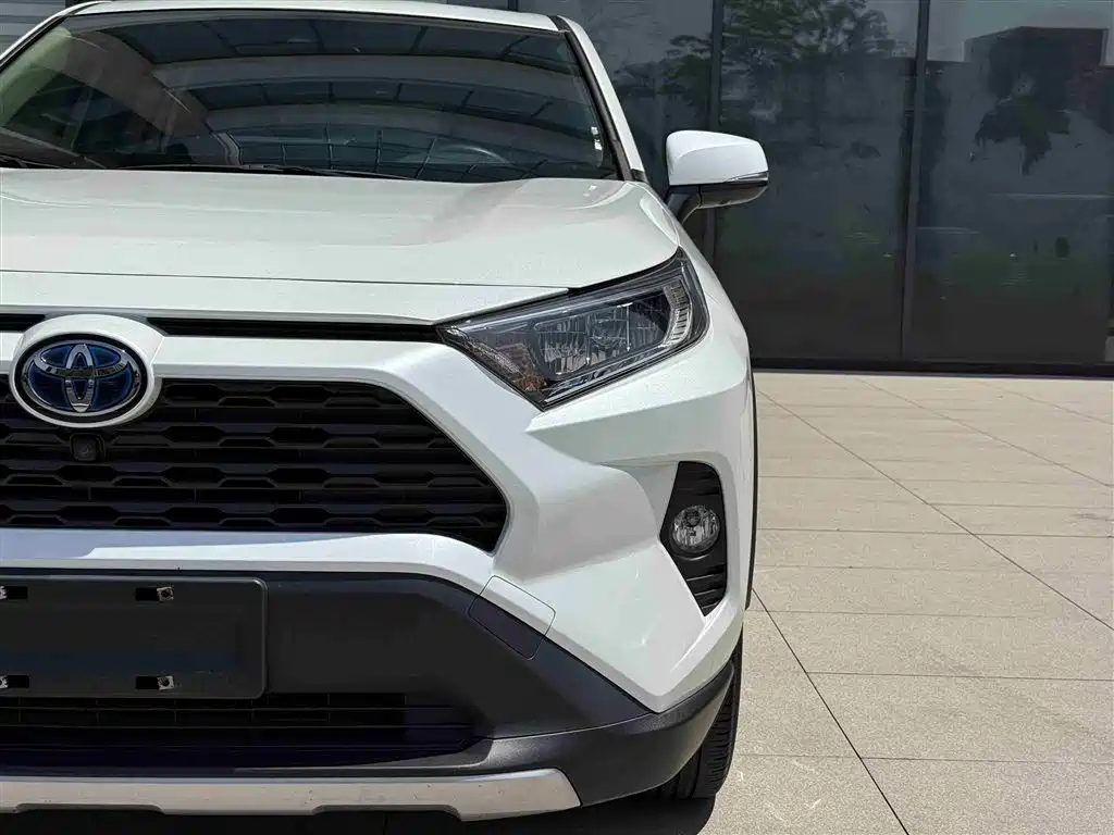 Toyota RAV4 2022 — фото 16