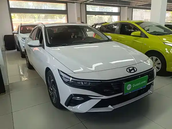 Hyundai Elantra 2024