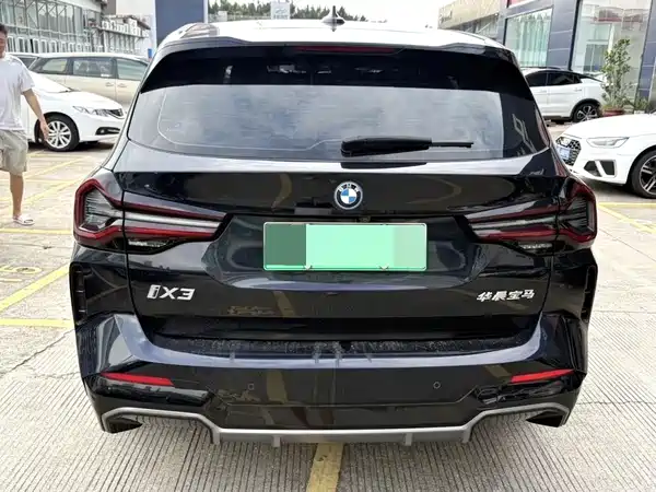 BMW iX3 2024