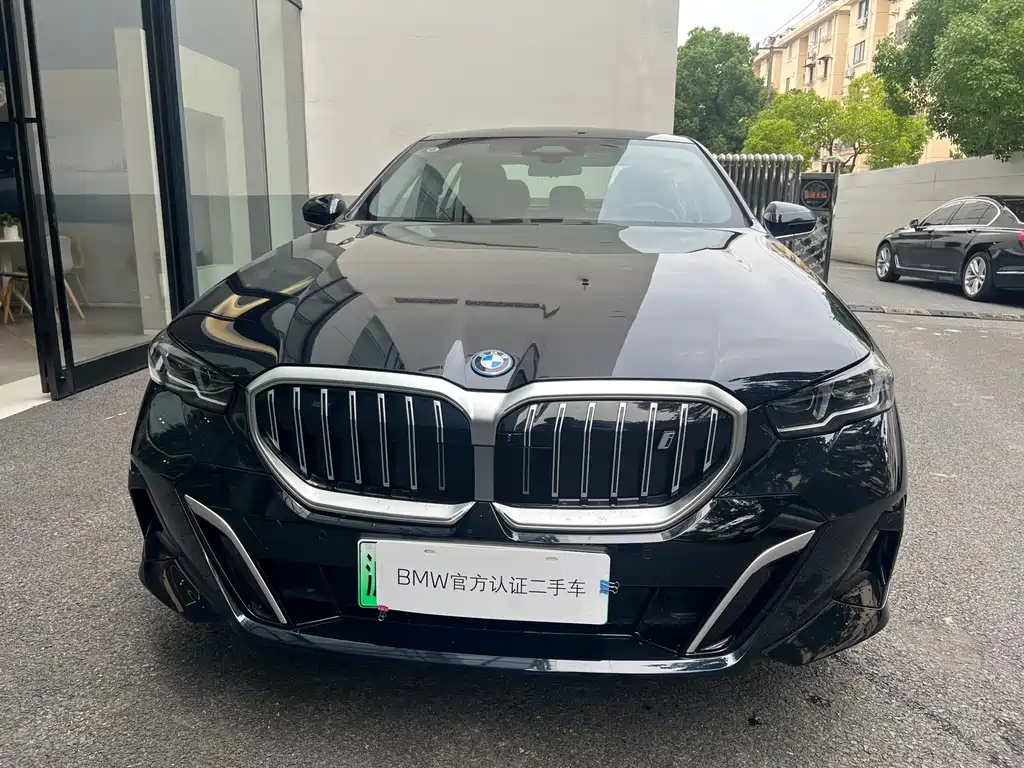 BMW i5 2025 — фото 2