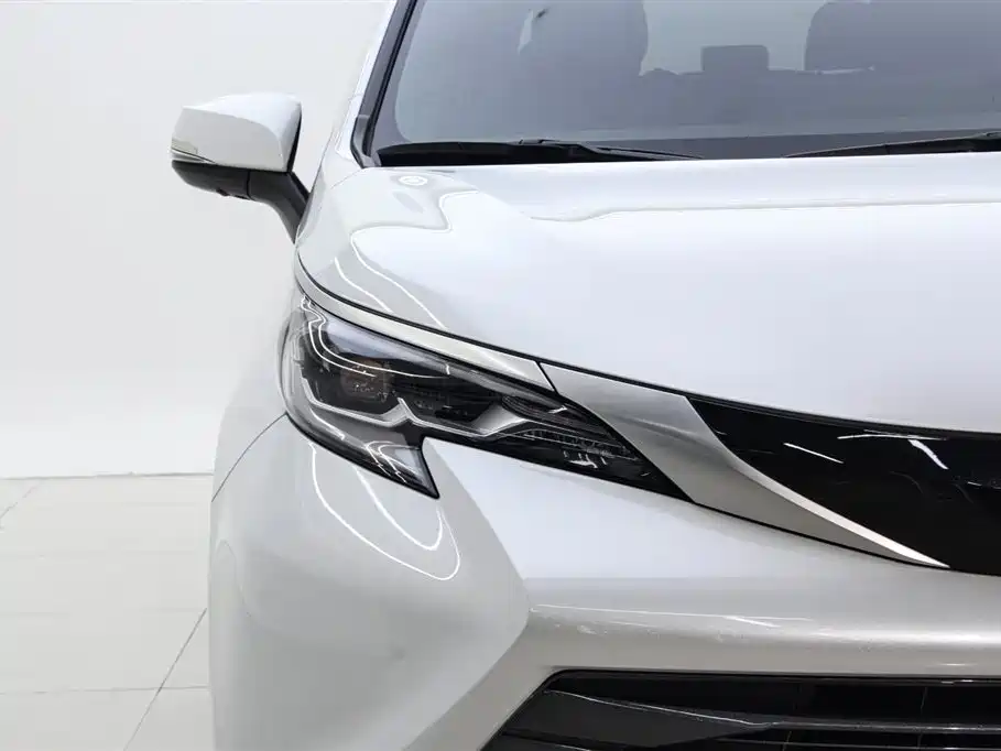 Toyota Sienna 2023 — фото 30