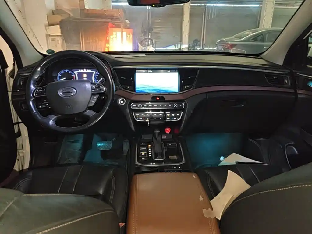 GAC Trumpchi GS8 2018 — фото 10