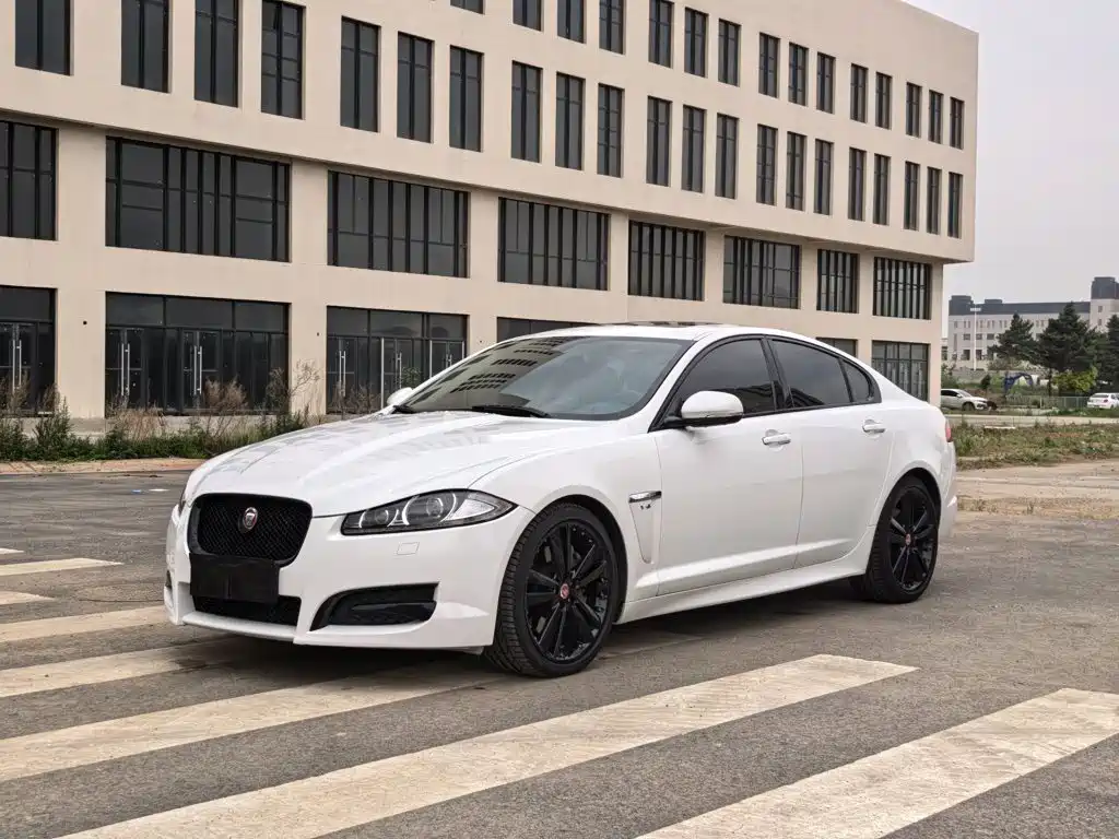 Jaguar XF 2014 — фото 1
