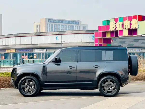 Land Rover Defender 2023