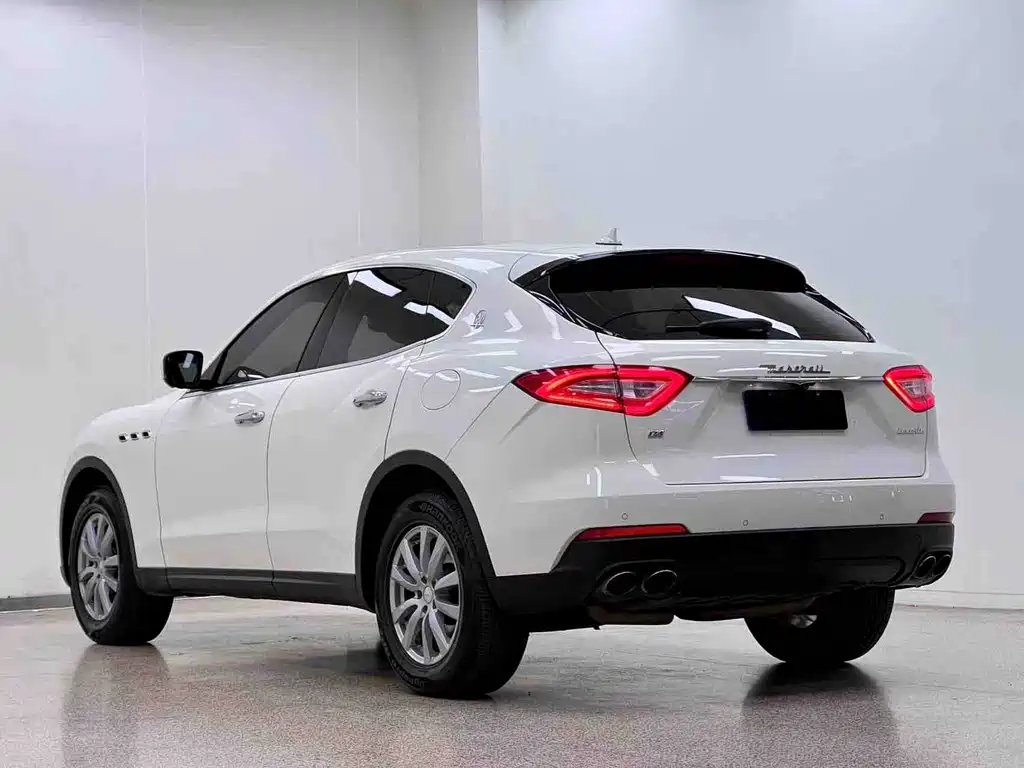 Maserati Levante 2018 — фото 28