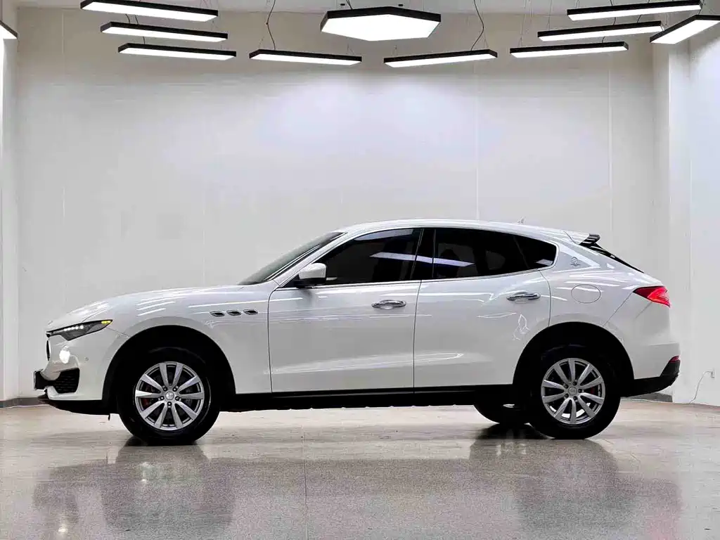 Maserati Levante 2018 — фото 29