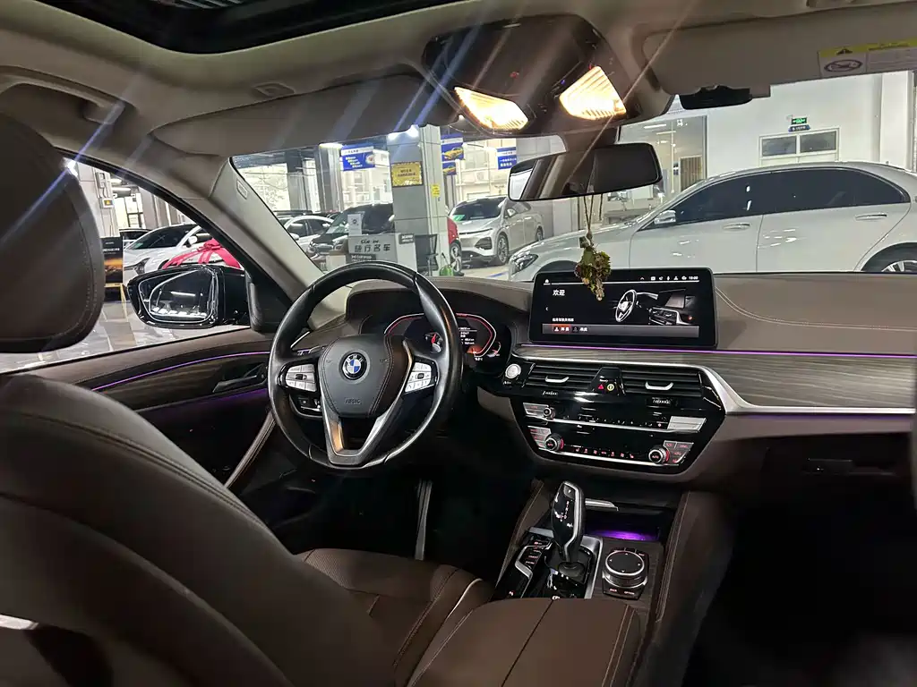 BMW 5 Series 2022 — фото 13