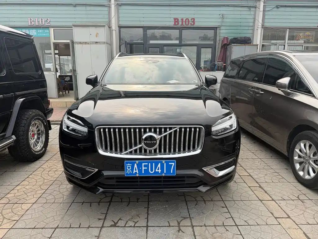 Volvo XC90 2022 — фото 1