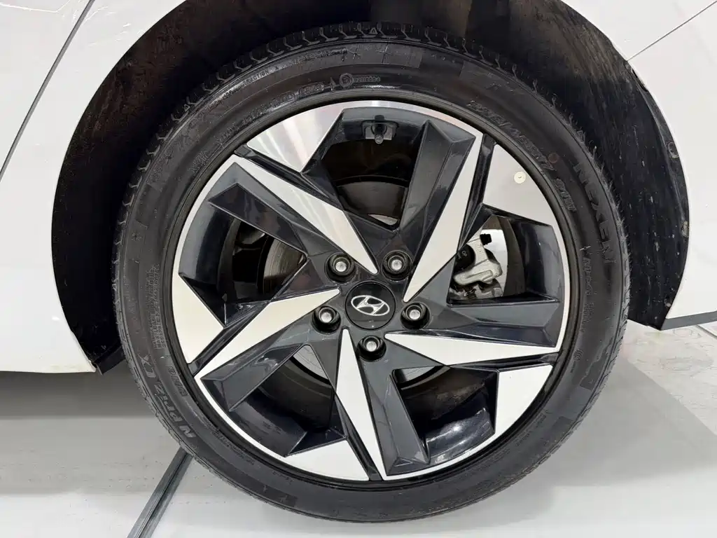 Hyundai Elantra 2023 — фото 22