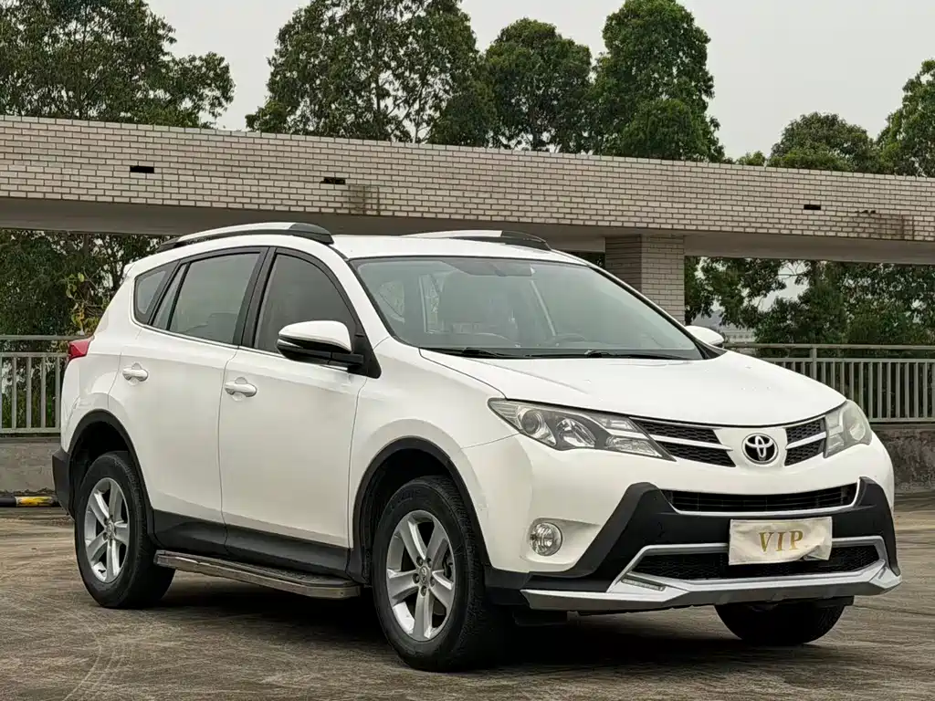 Toyota RAV4 2014 — фото 3
