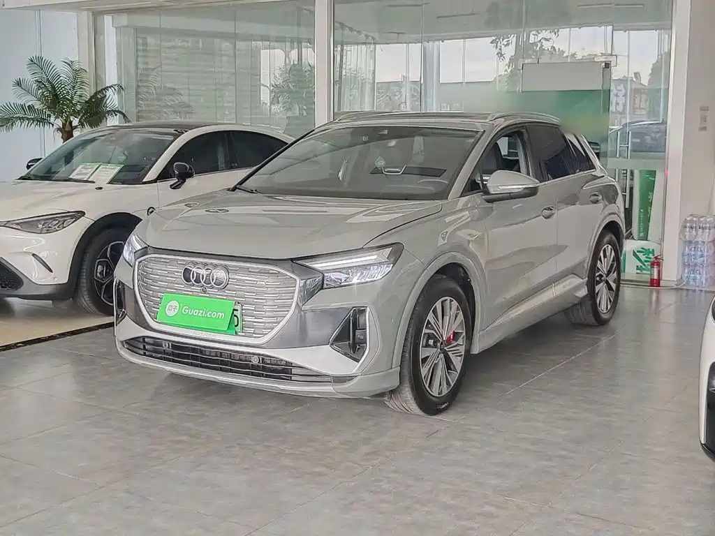 Audi Q4 E-Tron 2023 — фото 1